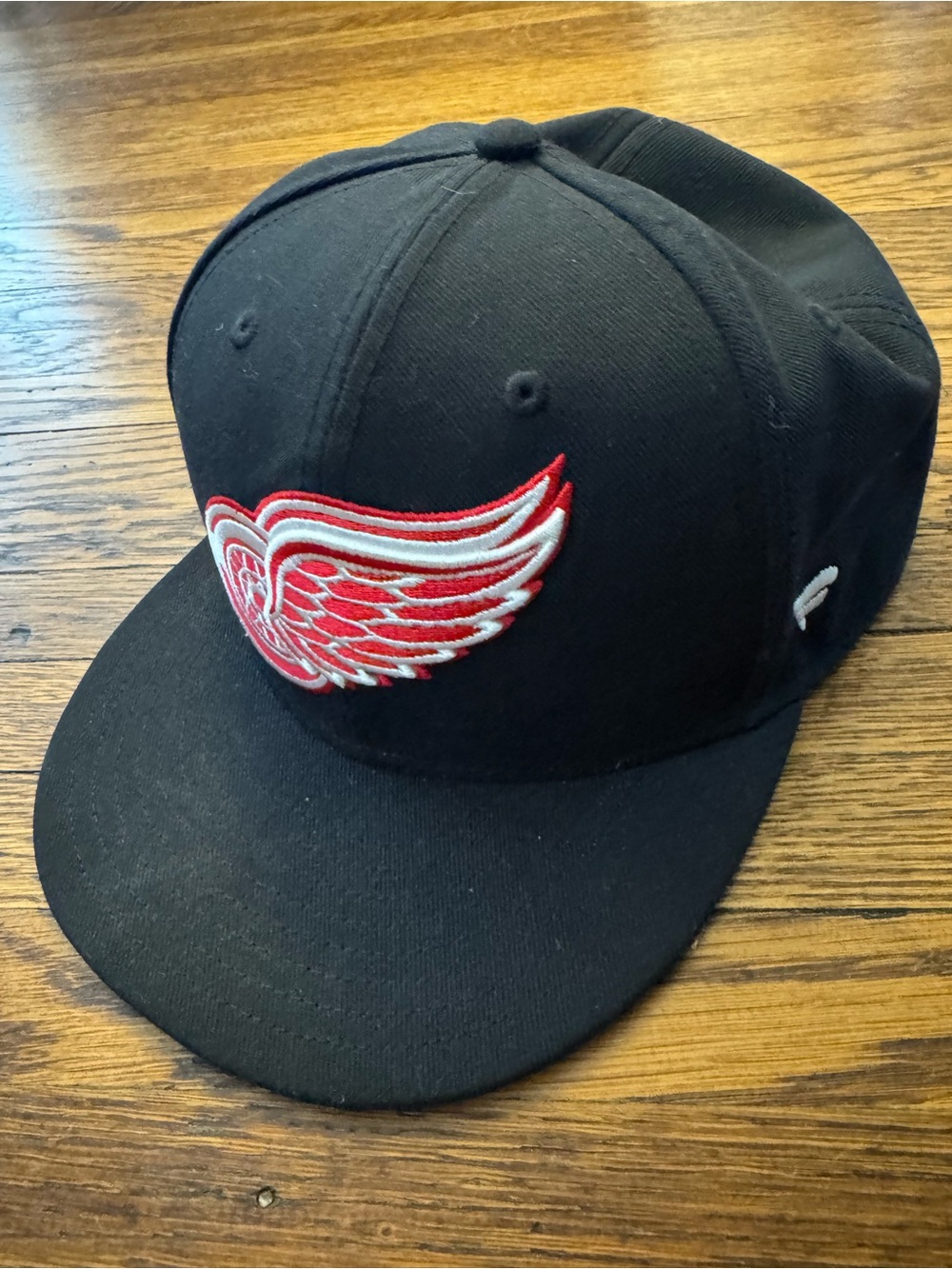 DETROIT REDWINGS (FANATICS) NHL Black Snapback Hat with Red & White Wing Emblem